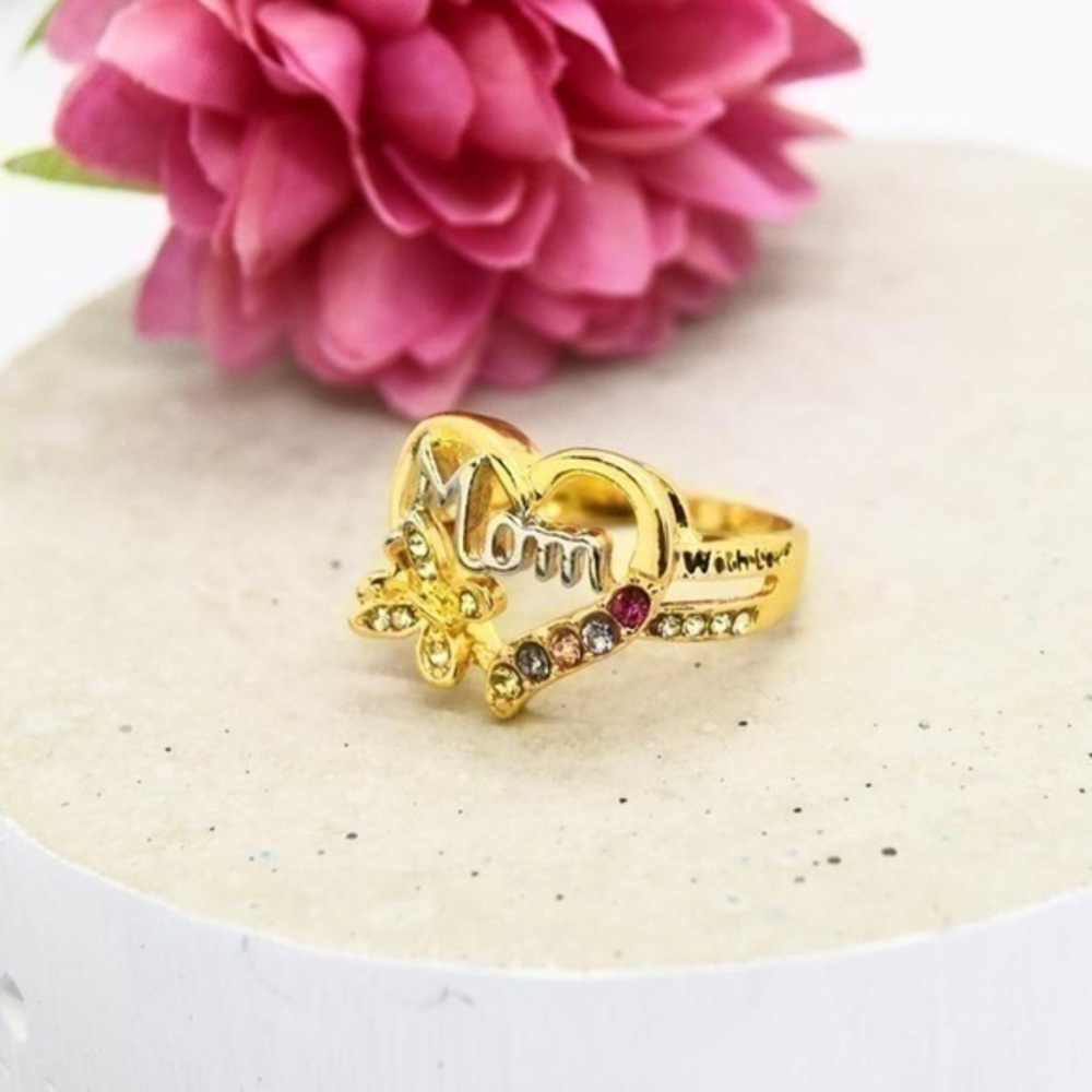 Size 7.5 Gold Mom Heart Ring